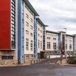Bright And Chic Private Ensuite Rooms With Shared Kitchen At Pittrodrie Street For Students Only